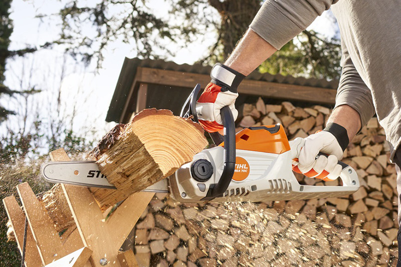 STIHL Akku-Motorsäge mit AK-System